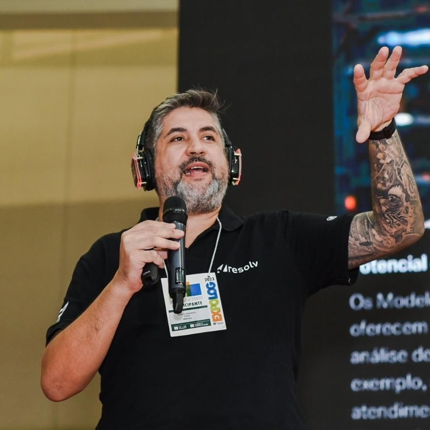 Marco Riveiros, Fundador · arquiteto de decisões